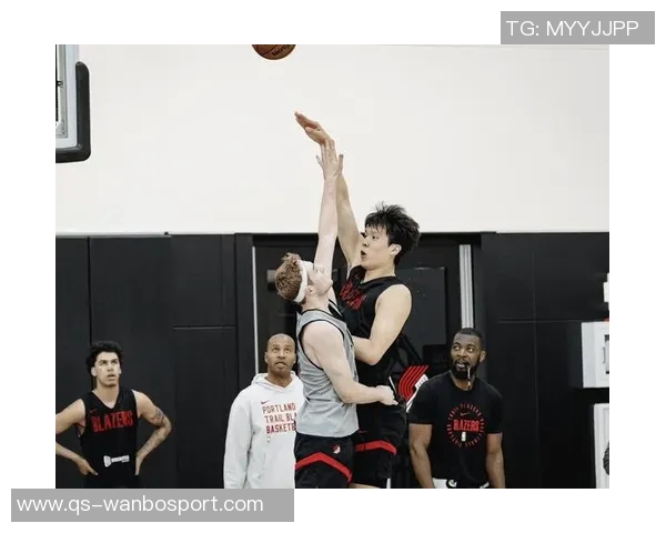 国王媒体调侃杨瀚森对位尤班克斯表现堪比约基奇令人惊叹